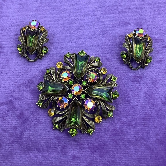 Vintage Florenza signed Green and Gold Brooch and Earring Set - Picture 6 of 9